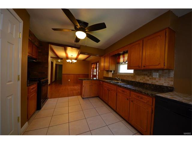 For Sale: 800 Primrose Dr Belleville, IL 62220