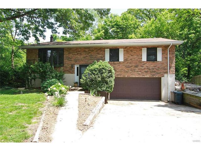 For Sale: 1 Locust Dr Belleville, IL 62223