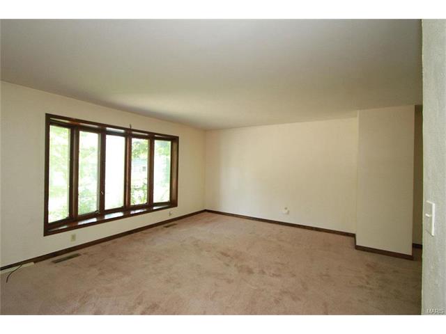 For Sale: 1 Locust Dr Belleville, IL 62223