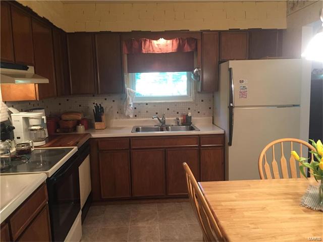 639 E Main St