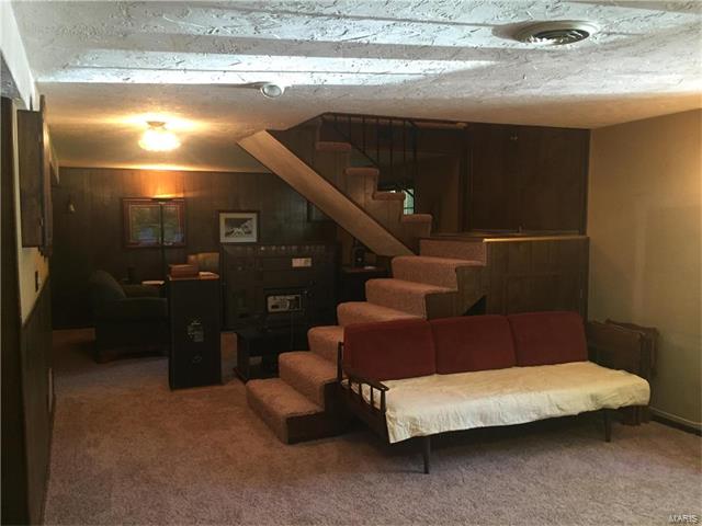 639 E Main St