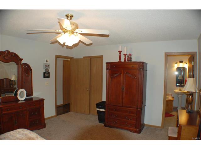 70 Carnation Dr