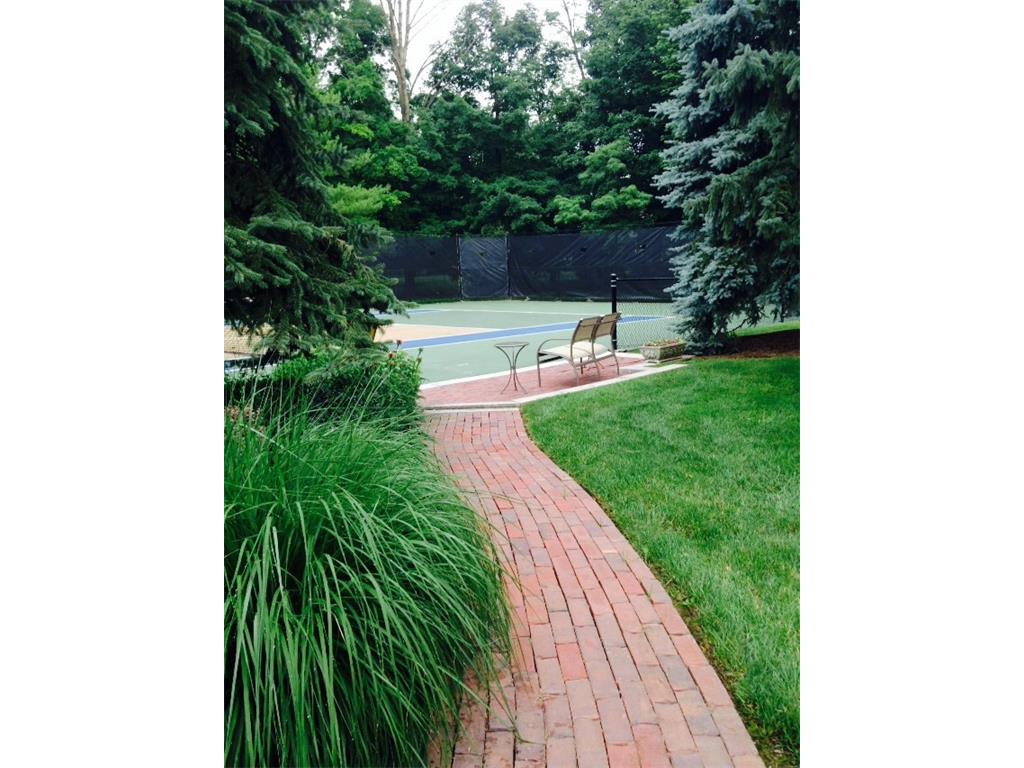 8819 Spinnaker Ct