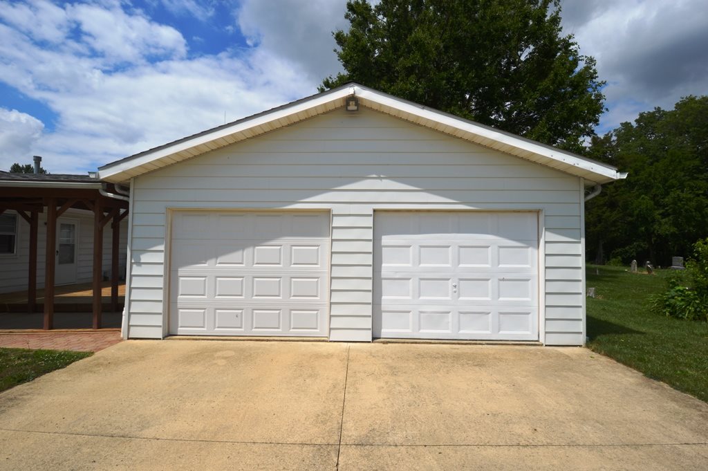 For Sale: 1103 S Clay St Frankfort, IN 46041