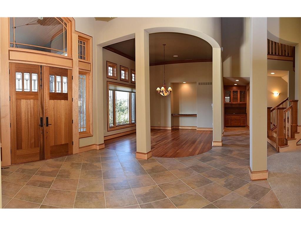 13568 Lake Ridge Ln