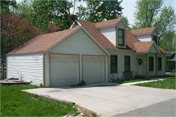 123 Wildwood Blvd