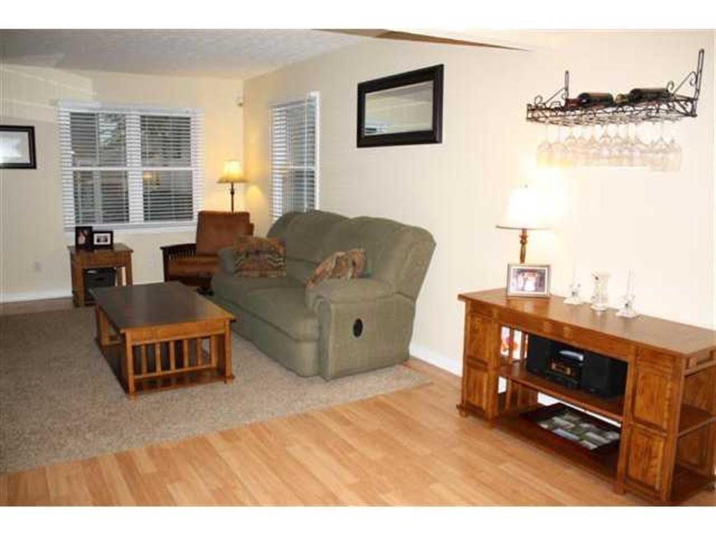 7508 Farm View Cir W