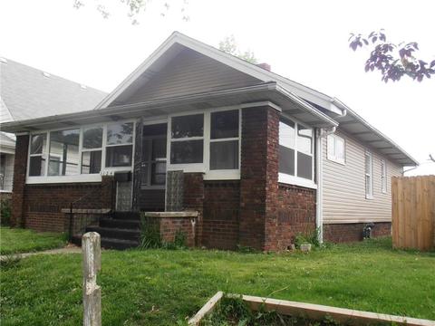 1124 Hoefgen St