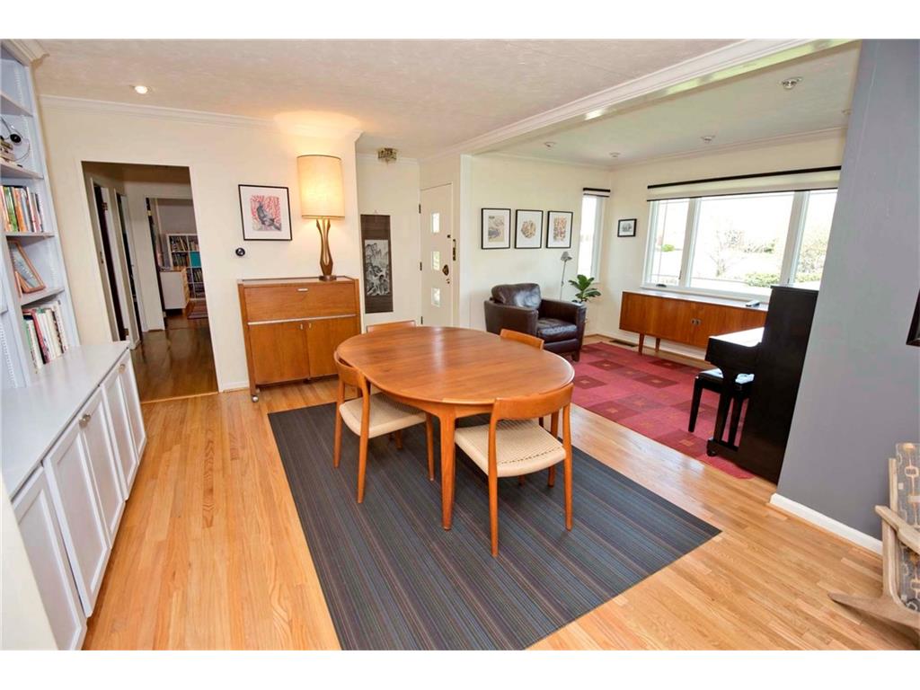 145 W Hampton Dr