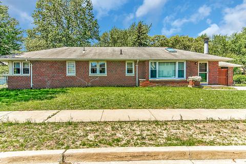 215 W Oak Pl