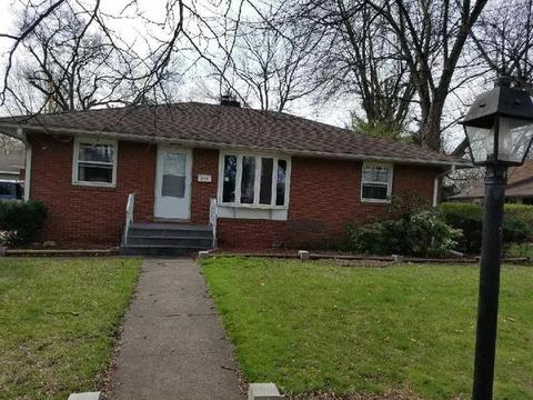 215 W Oak Pl