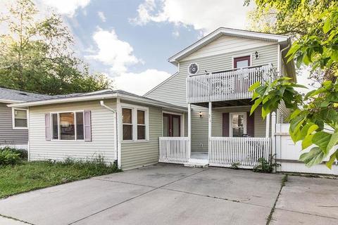 215 W Oak Pl