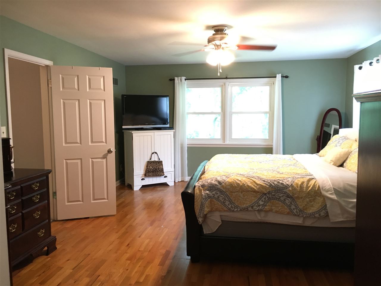 For Sale: 2424 Broadmoor Elkhart, IN 46514