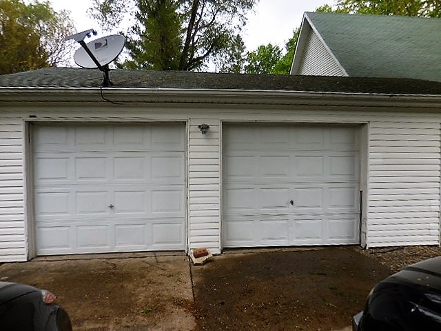 1123 E Main St