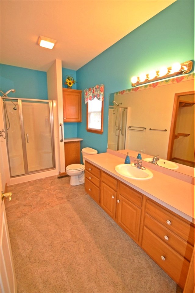 1752 Waterfall Dr