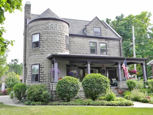 For Sale: 100 4th Winona Lake, IN 46590