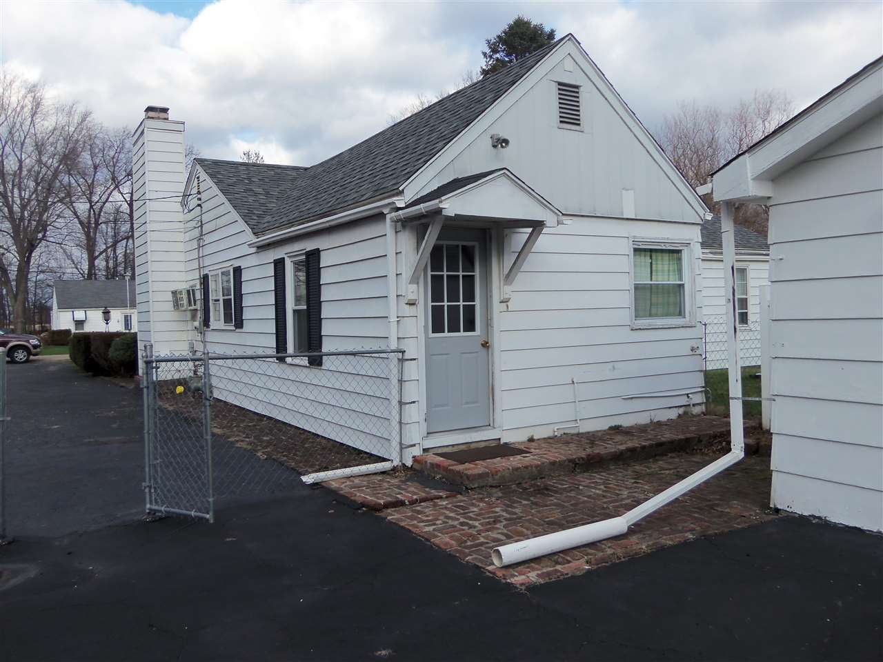 20644 Roycroft