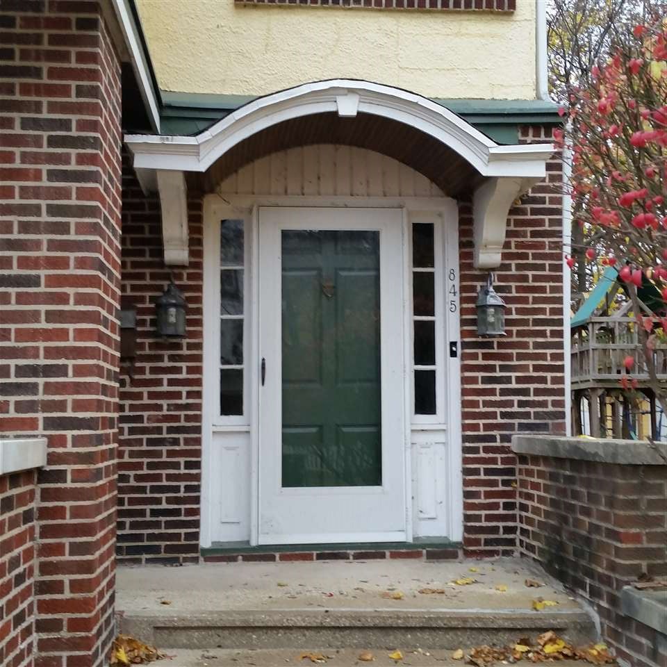 845 Park Ave
