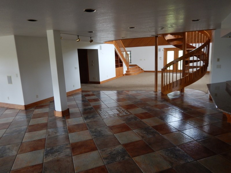 887 E Schoolhouse Rd