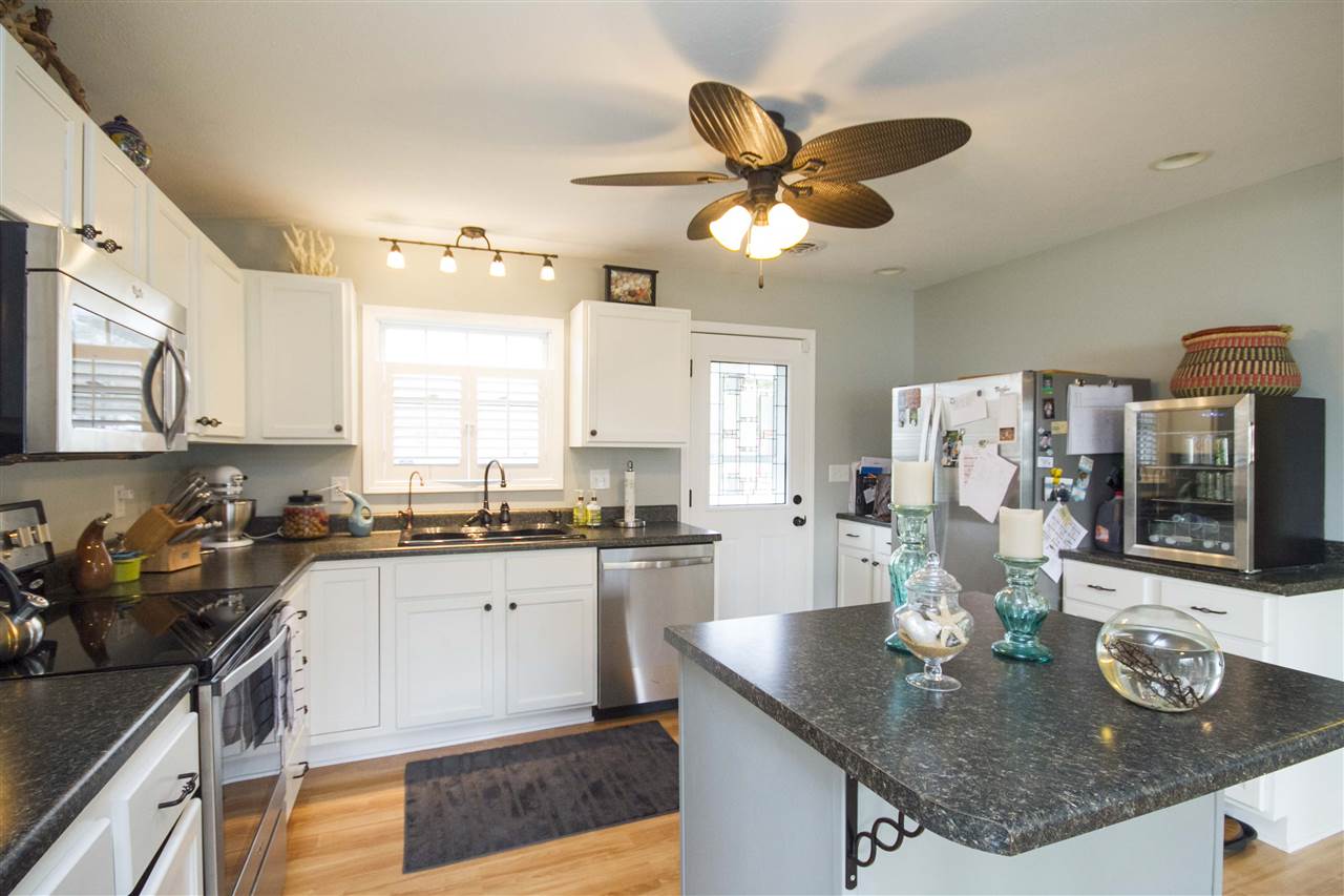 2736 E Island Ct