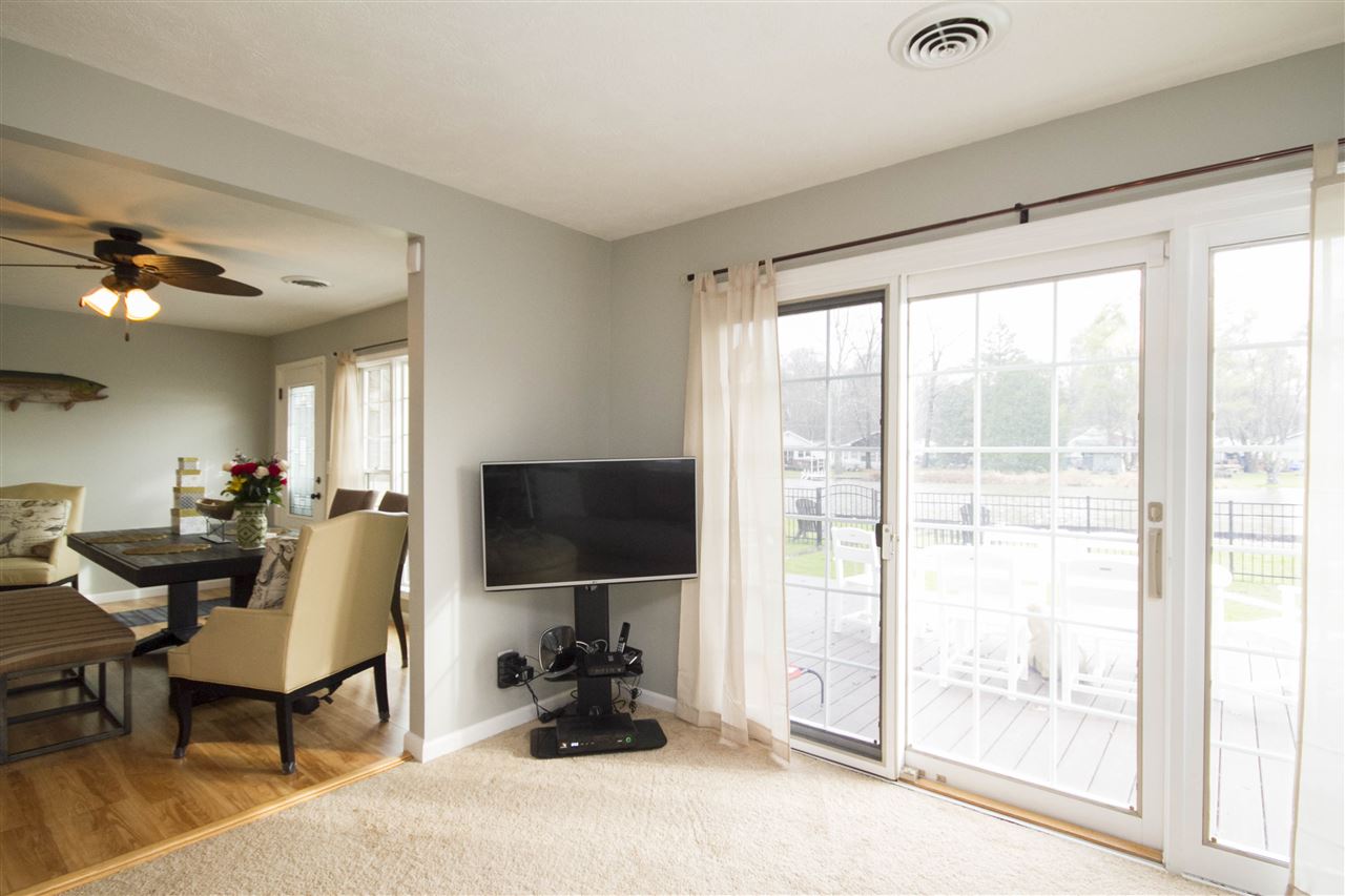 2736 E Island Ct