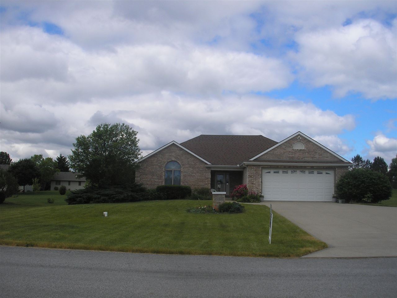 For Sale: 15407 Amstutz Rd Leo, IN 46765