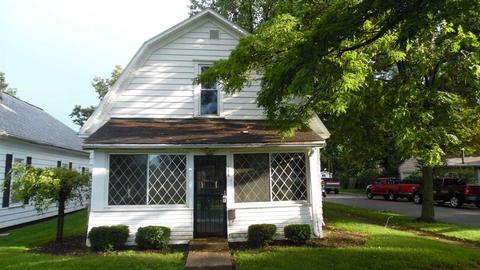 215 N Oak St