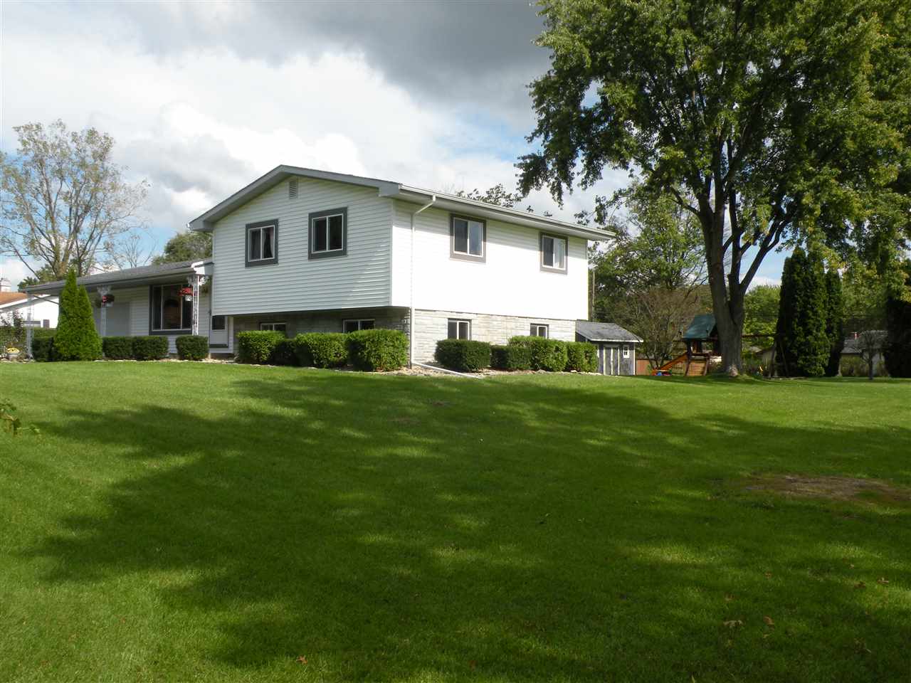 5921 Rolling Hills Dr