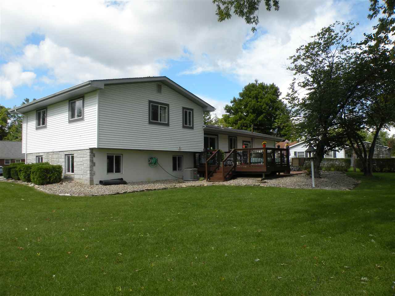 5921 Rolling Hills Dr