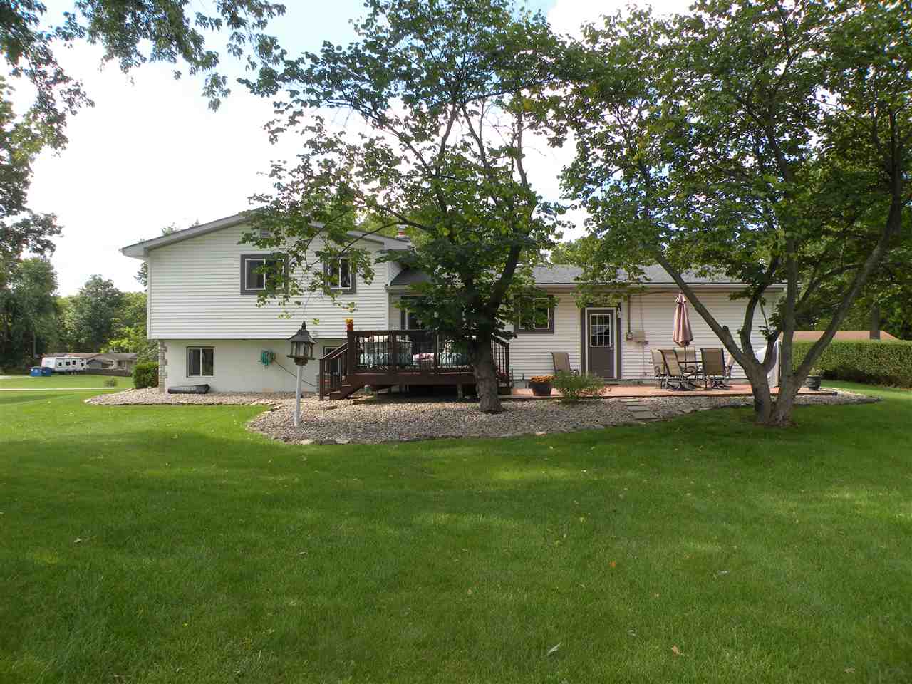 5921 Rolling Hills Dr
