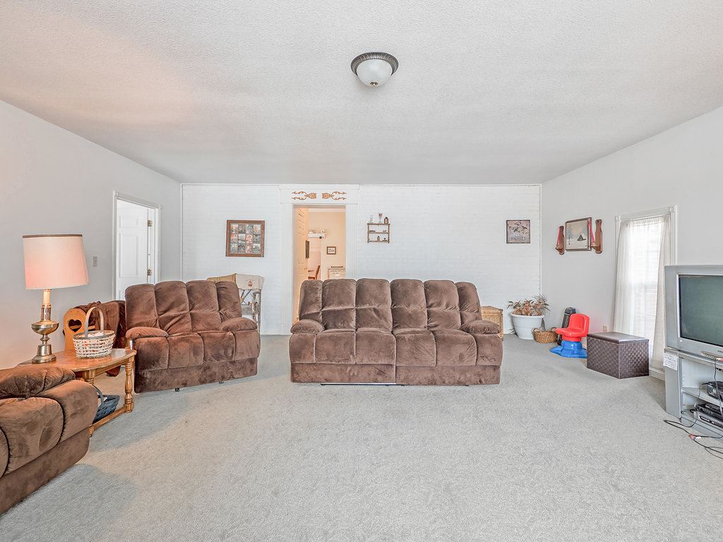 7316 Holden Dr