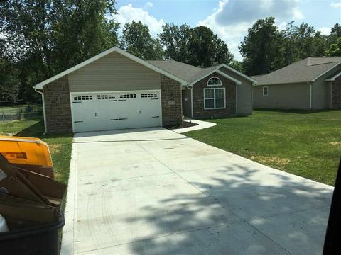 8920 Strathmore Ln