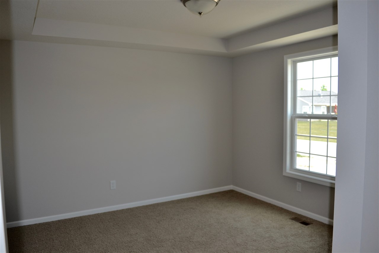 For Sale: 1311 Henlock Dr Fort Wayne, IN 46818