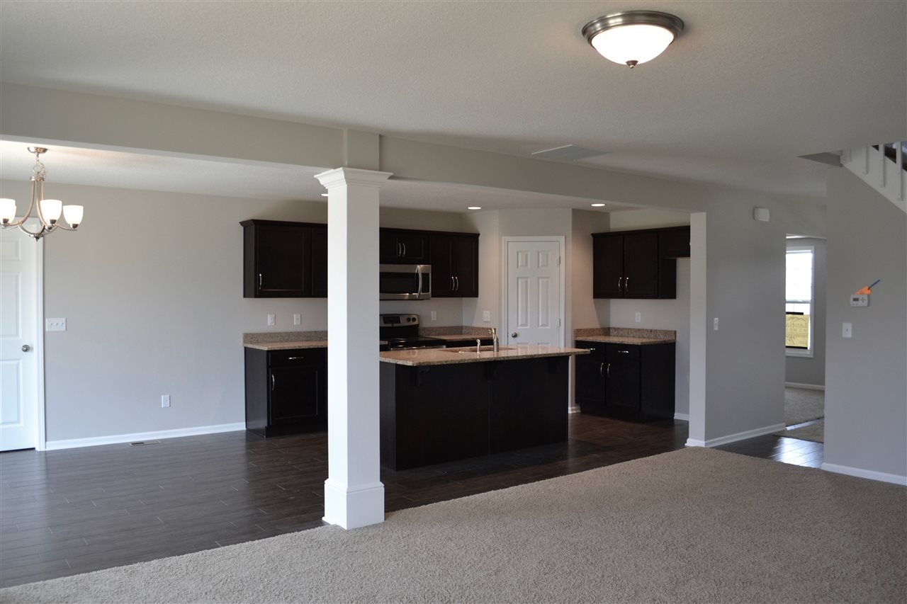 For Sale: 1311 Henlock Dr Fort Wayne, IN 46818
