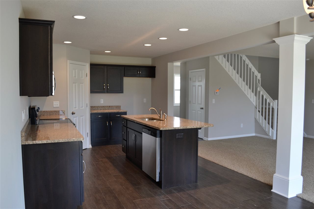 For Sale: 1311 Henlock Dr Fort Wayne, IN 46818