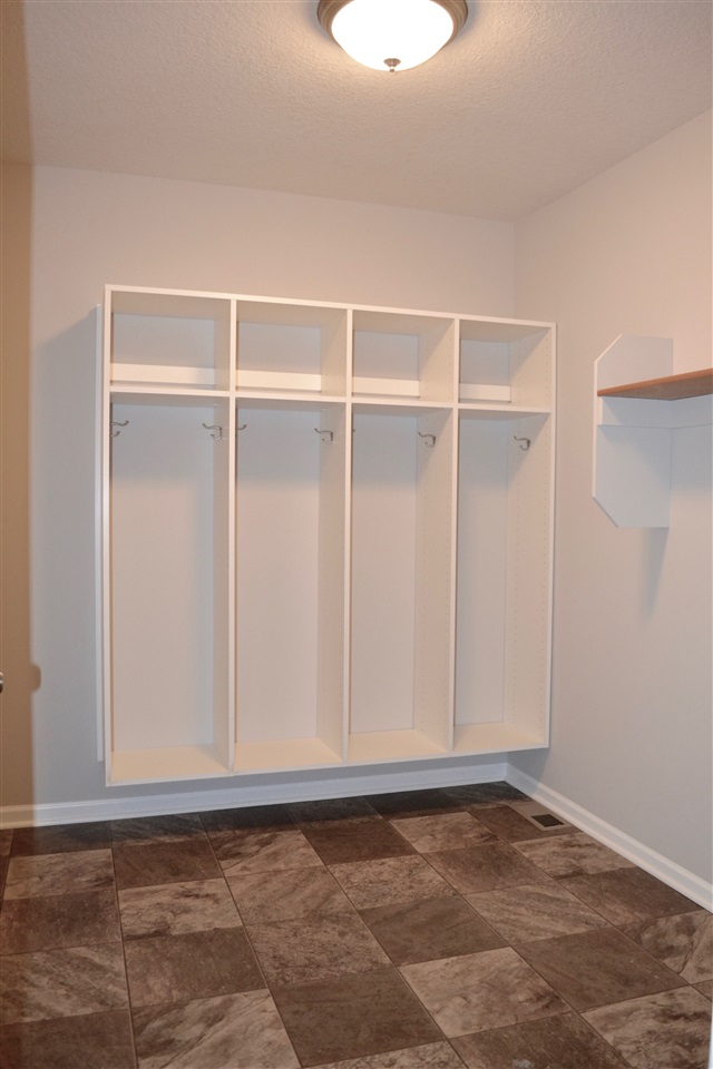 For Sale: 1311 Henlock Dr Fort Wayne, IN 46818