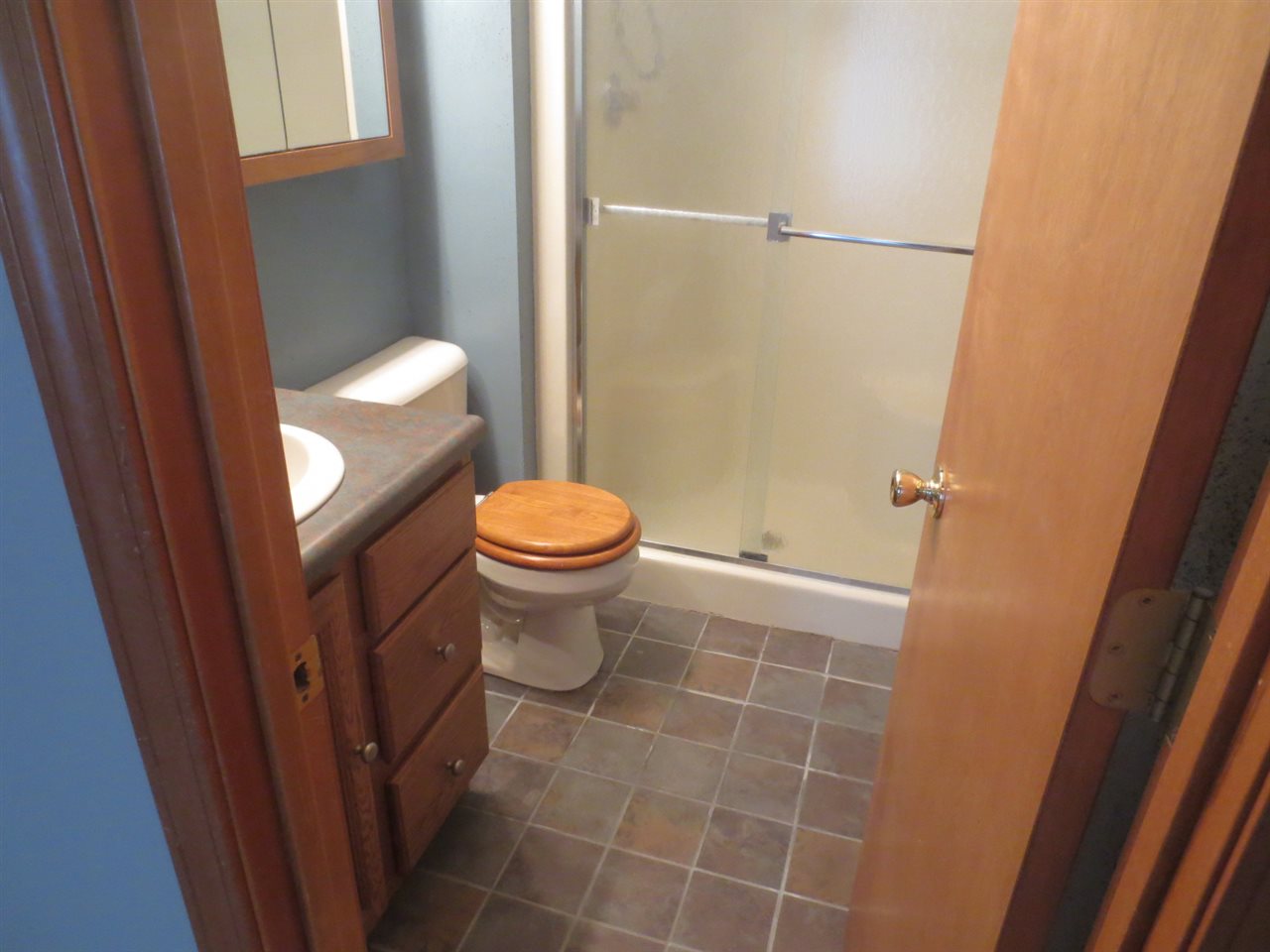 5016 Ione Dr