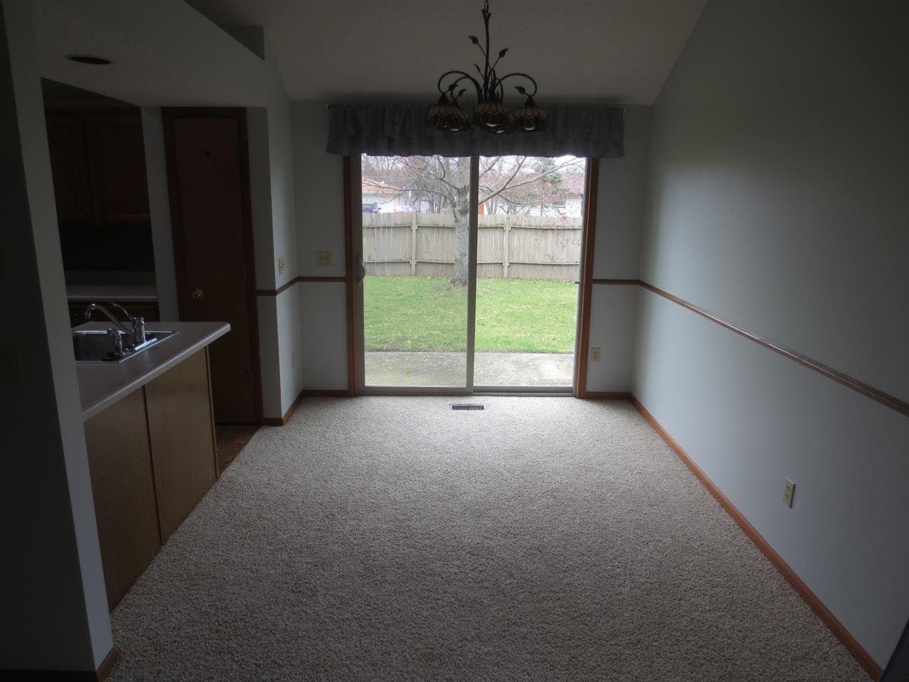 5016 Ione Dr