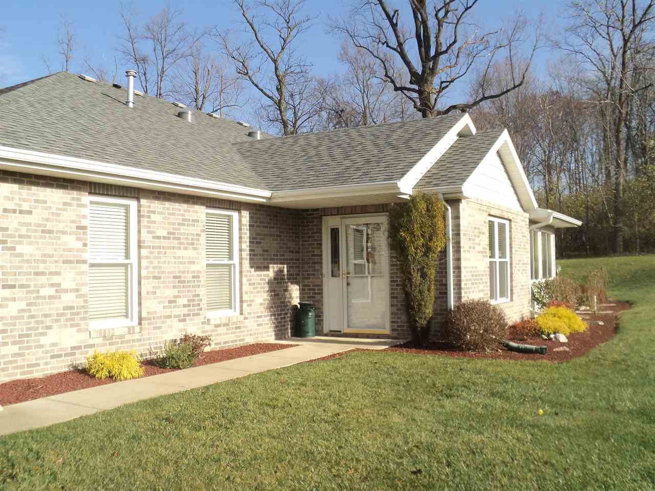 660 Hickory Ct