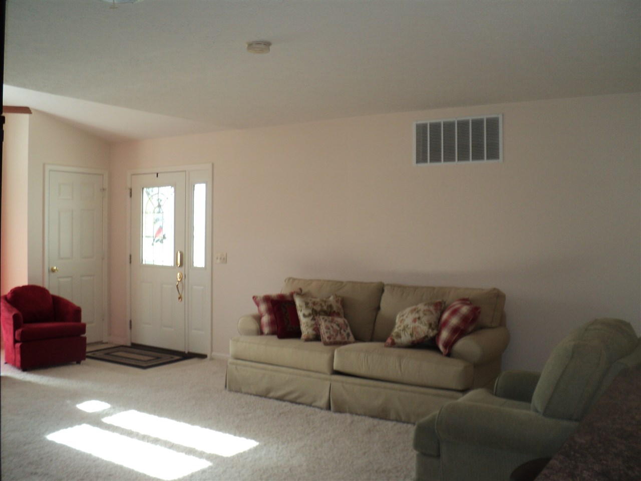 660 Hickory Ct