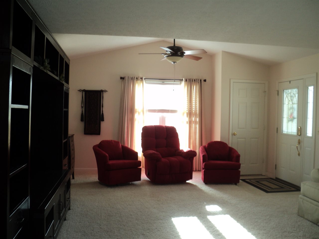 660 Hickory Ct