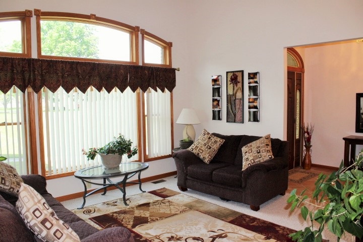 For Sale: 507 Cumberland Ln Matthews, IN 46957