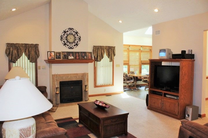 For Sale: 507 Cumberland Ln Matthews, IN 46957