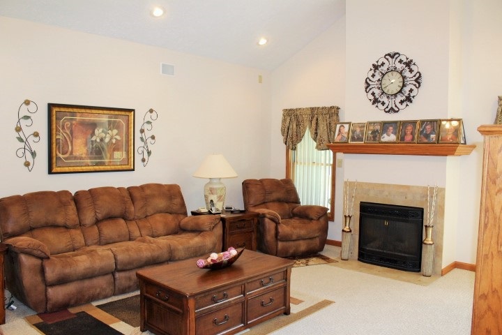 For Sale: 507 Cumberland Ln Matthews, IN 46957