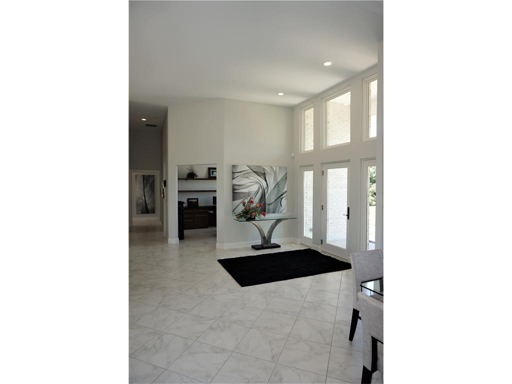 5521 S Poplar
