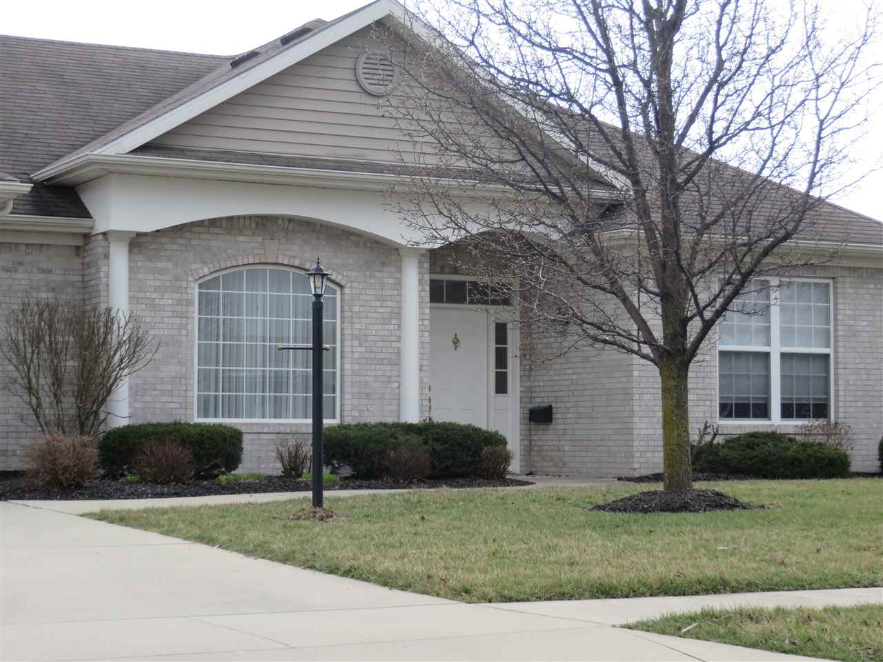 2909 W Riggin