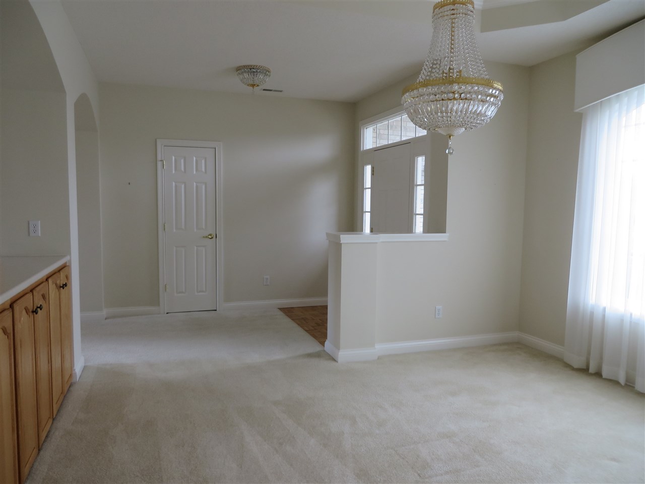 2909 W Riggin