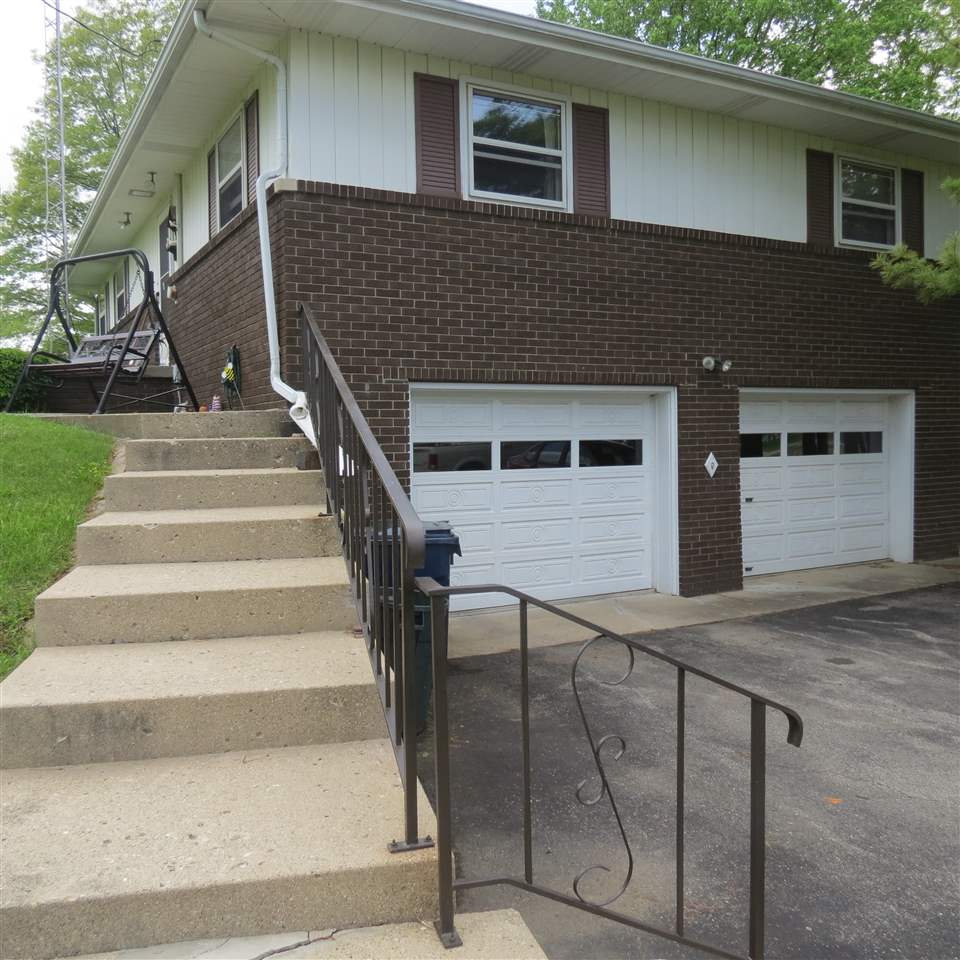 102 S Denney Dr