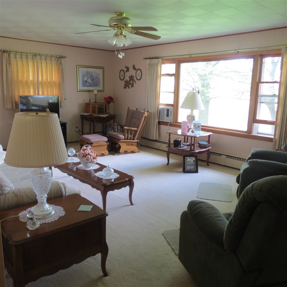 102 S Denney Dr