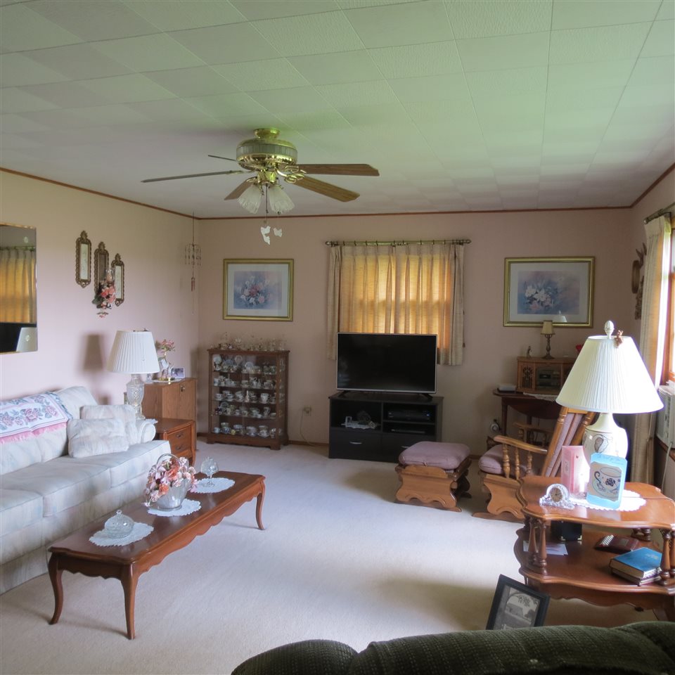 102 S Denney Dr